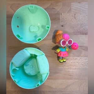 LOL Surprise Big Sister Bottle Series 2 Neon Q.T. 3" Doll & Accessories